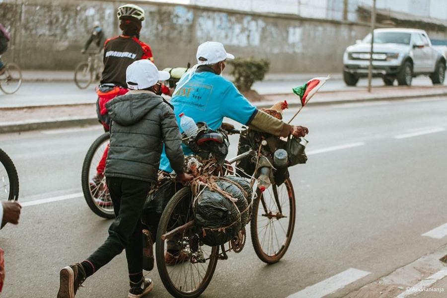 Zoto et son tour de Mada à pied : marcher jusqu’au bout de la terre avec et pour sa famille